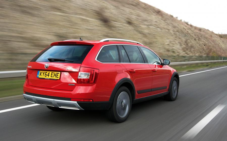  Skoda Octavia Scout 2014 года  (UK) (фото 8 из 12)